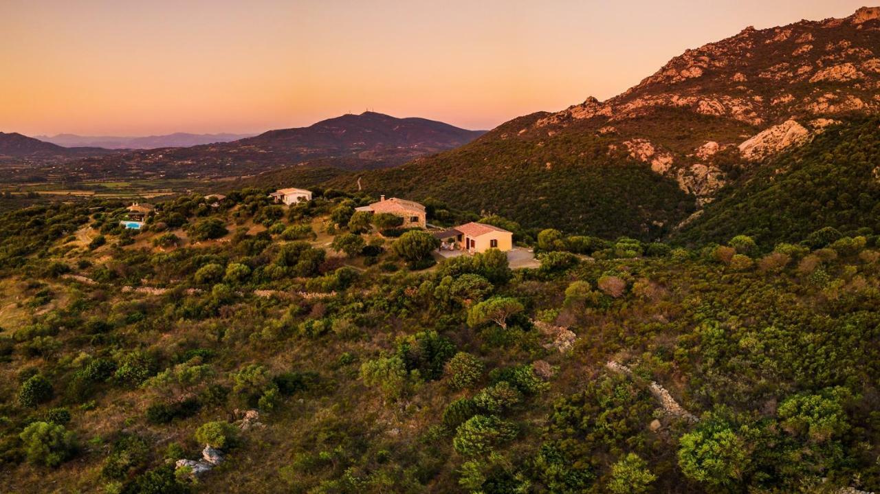 Stazzu Gallurese Villa Portisco Exterior photo